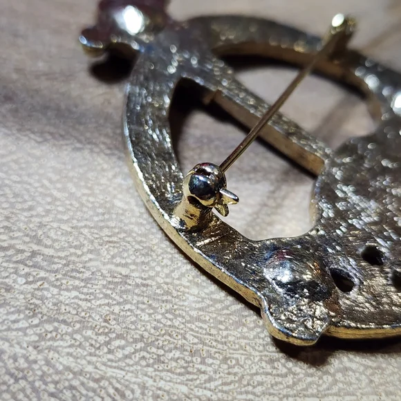 Vintage Gold Toned Celtic Tara Brooch with Multicolor Glass Gemstones - Picture 4 of 9